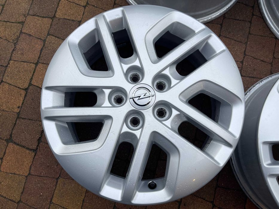 3977. Alufelgi 17" Vivaro B Trafic oryginalne 5x114.3 6J ET50 czujniki