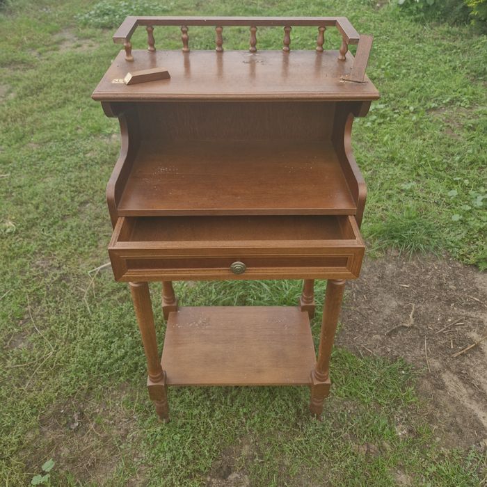 Sekretarzyk drewniany