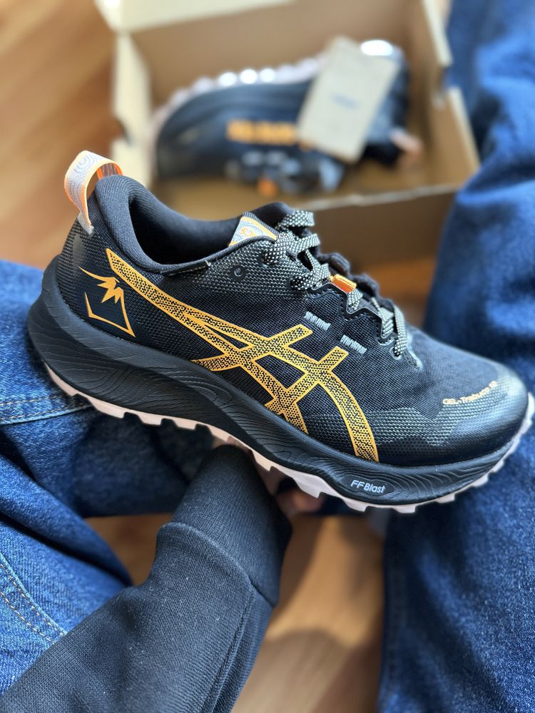 Жіночі кросівки Asics. Оригінал!