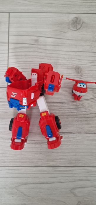 Super Wings Transformujący Jett