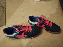 Tenis para futsal ou futebol 7