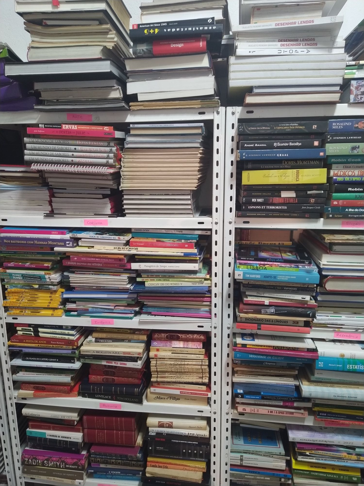 Lote de Livros mais de 2000 Livros