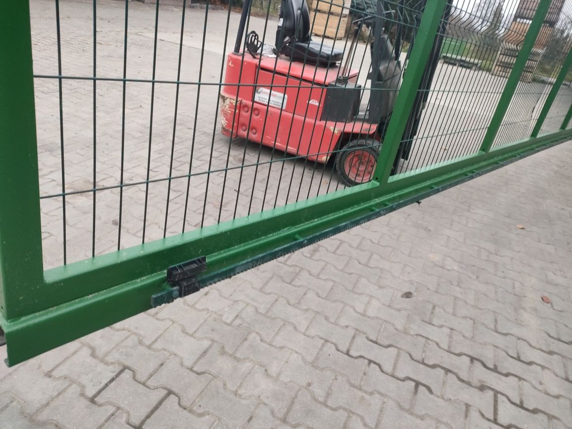 Brama przesuwna pod automat