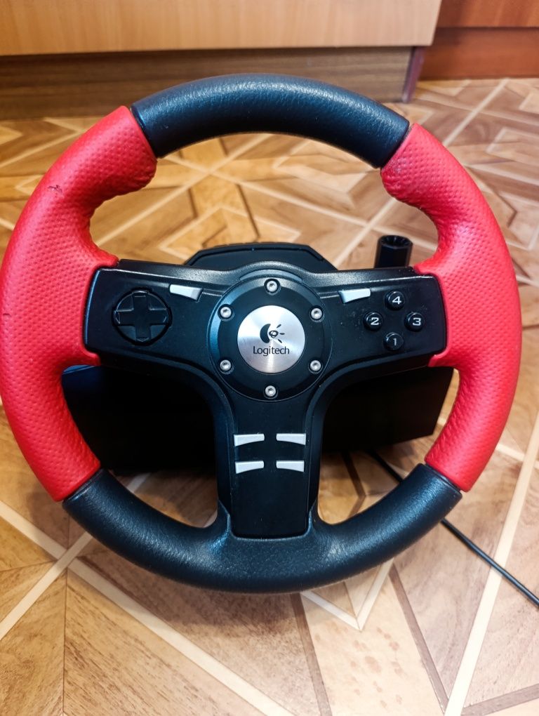 Ігрове кермо Logitechi Formula Force EX з педалями