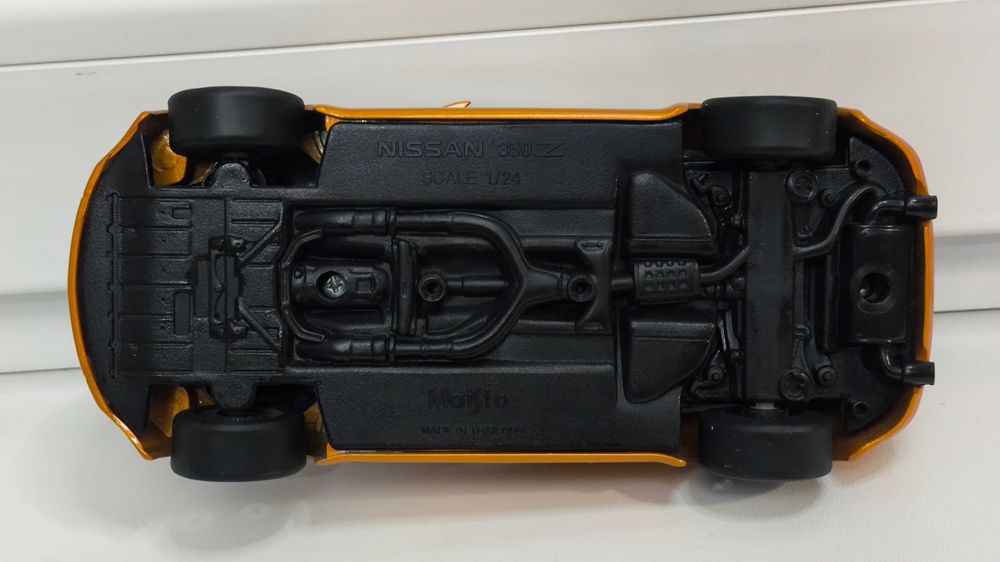 Модель, машинка Nissan 350Z 1.24 Maisto