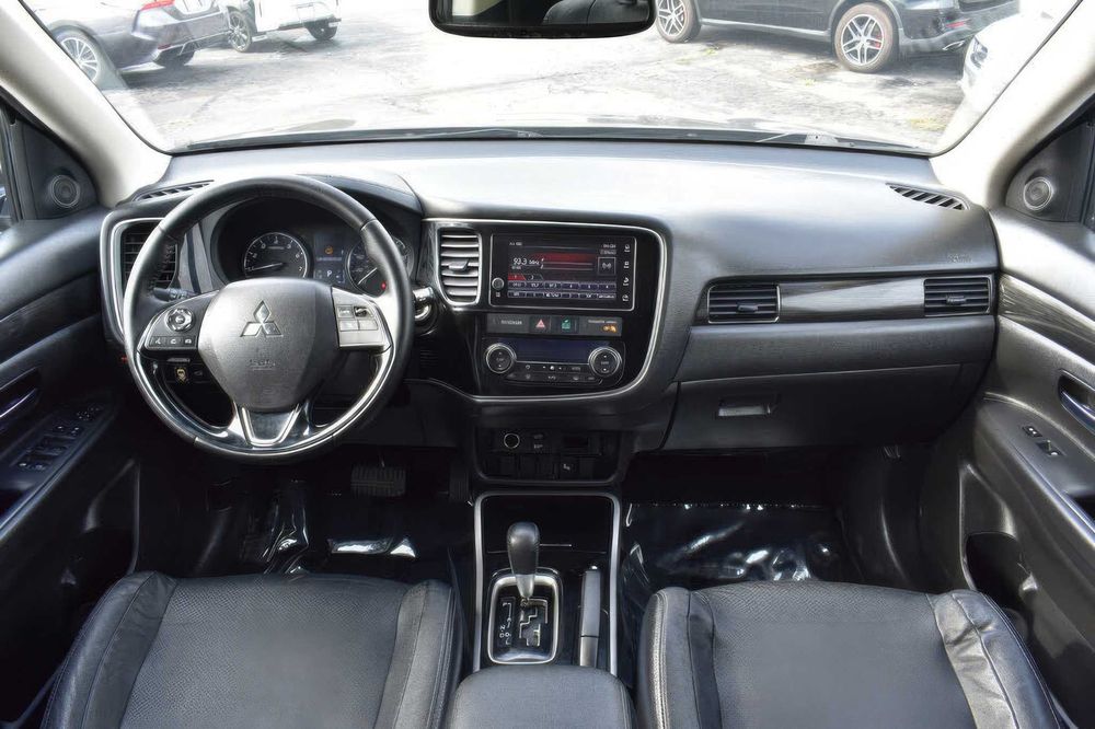 Mitsubishi Outlander      2018