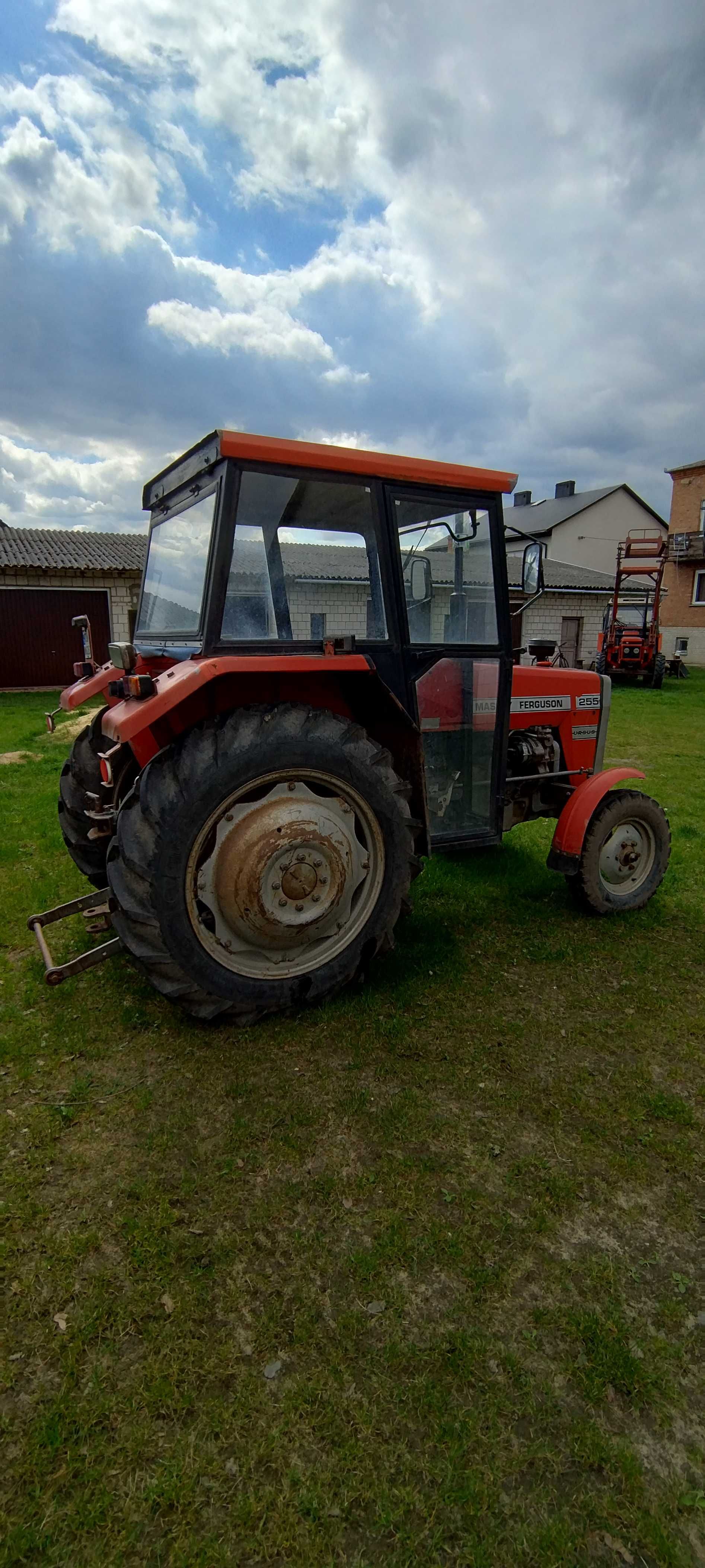 Massey Ferguson 255