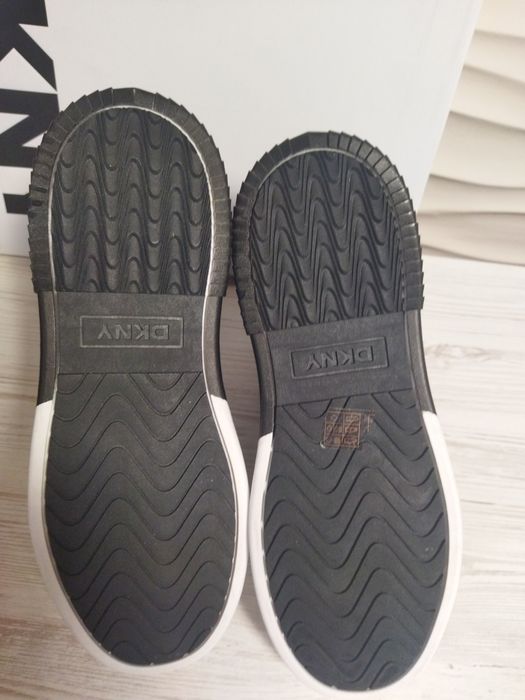 Кросівки жіночі DKNY 39,5р