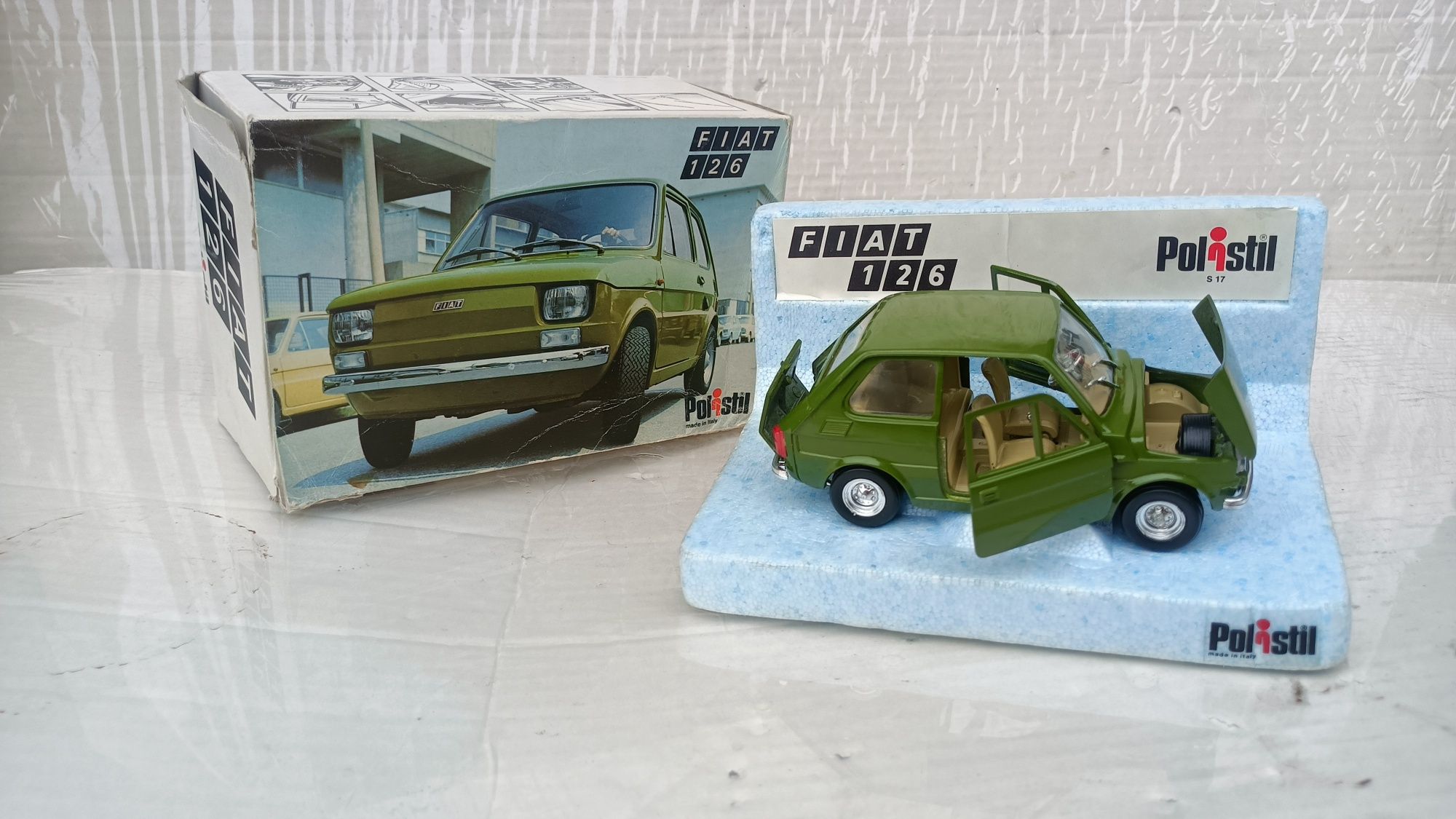 FIAT 126p Maluch Polistil 1:24 model kolekcjonerski stary 1:25 w skali