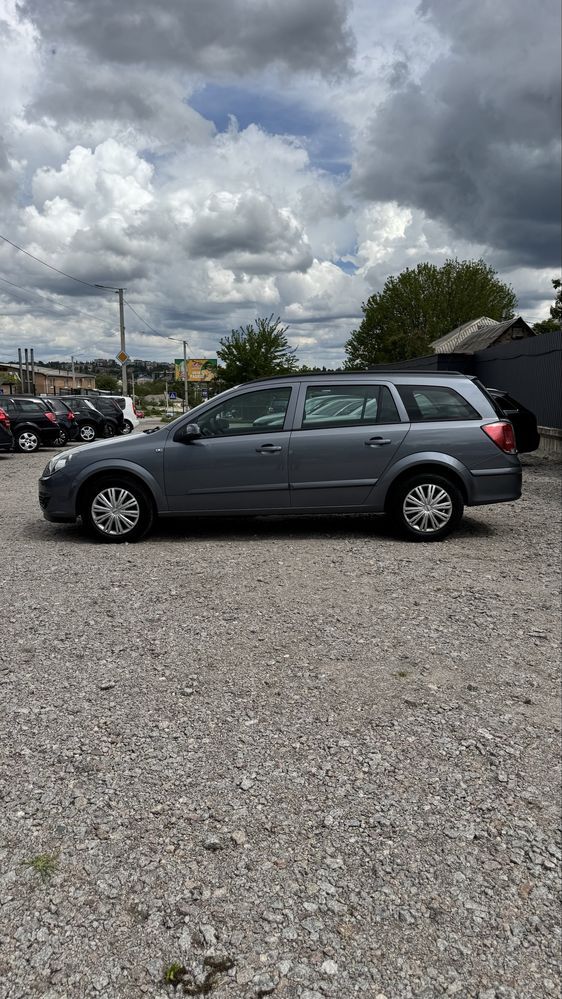 Opel Astra Опель Астра H Cavan 1.6 бенз 5МКПП 196 т.км
