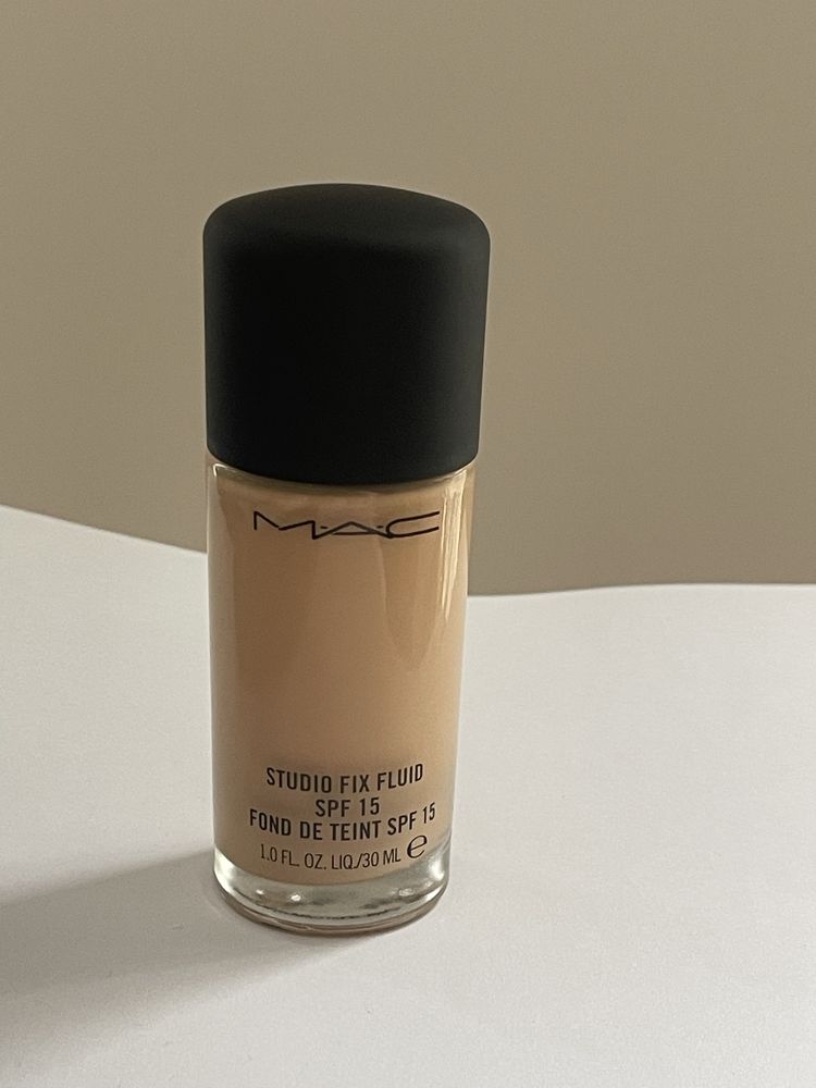 M. A. C Studio Fix Fluid SPF15 тональна основа для обличчя