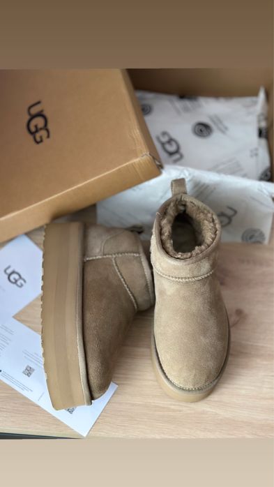 Угги ugg . платформа 5 см . розмір 39 натуральне хутро та замша