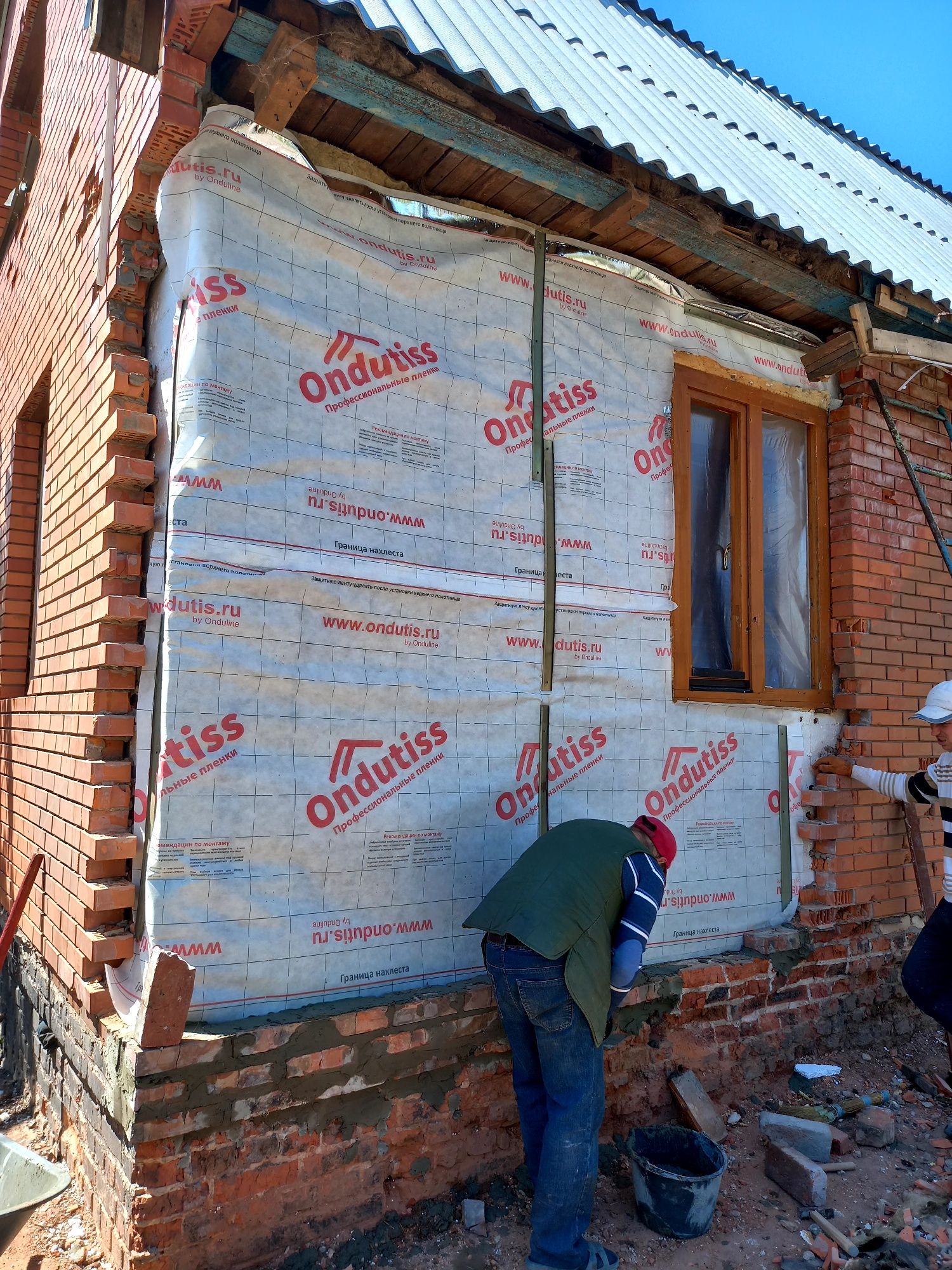 Кровля ,фундамент , газоблок ,кирпич. Отмостка и утепление цоколя.