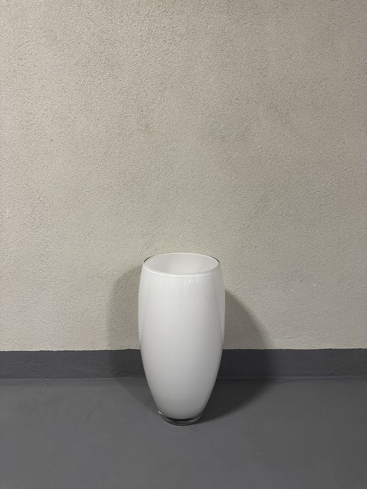 okrągły wazon biały