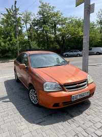 Chevrolet Lacetti 1.8 на уверенном ходу.