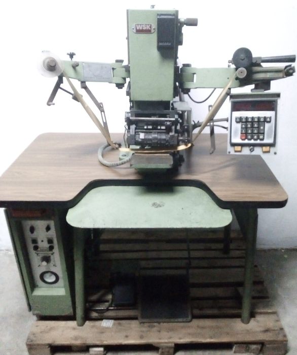 Máquina de referenciar timbrar