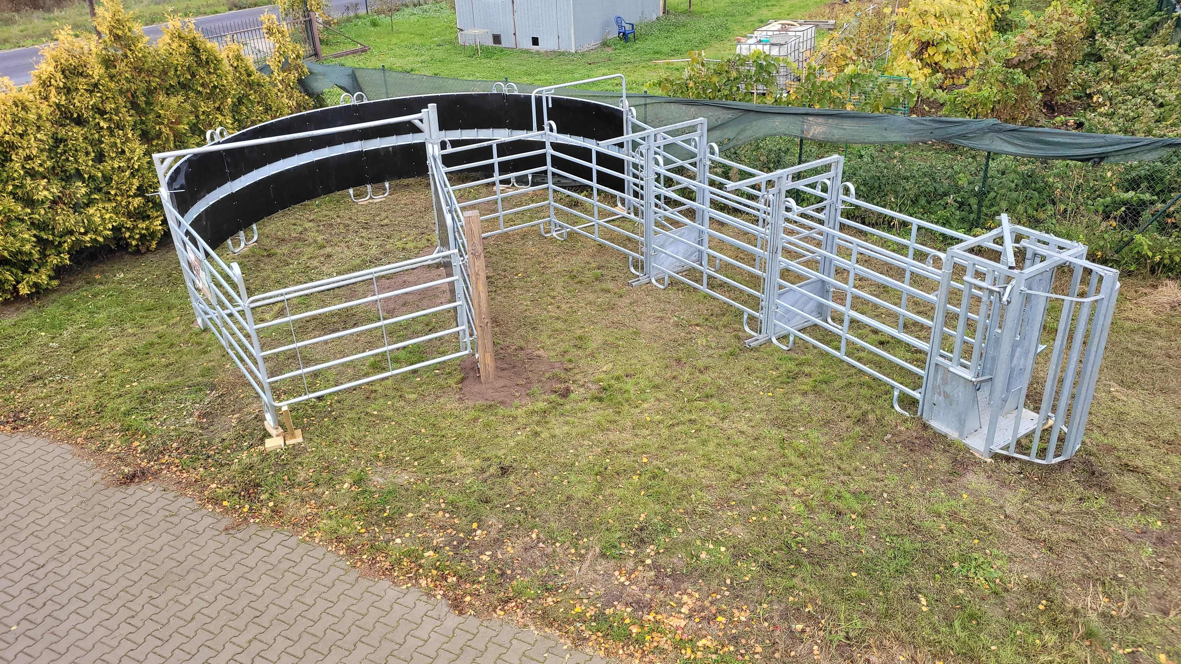 panel wygrodzeniowy z przejściem dla cieląt do paszy treściwej