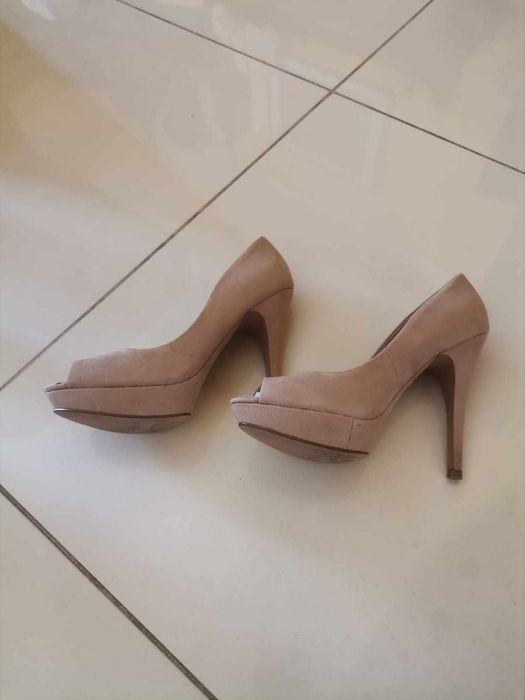 Sapato de senhora salto alto tamanho 39
