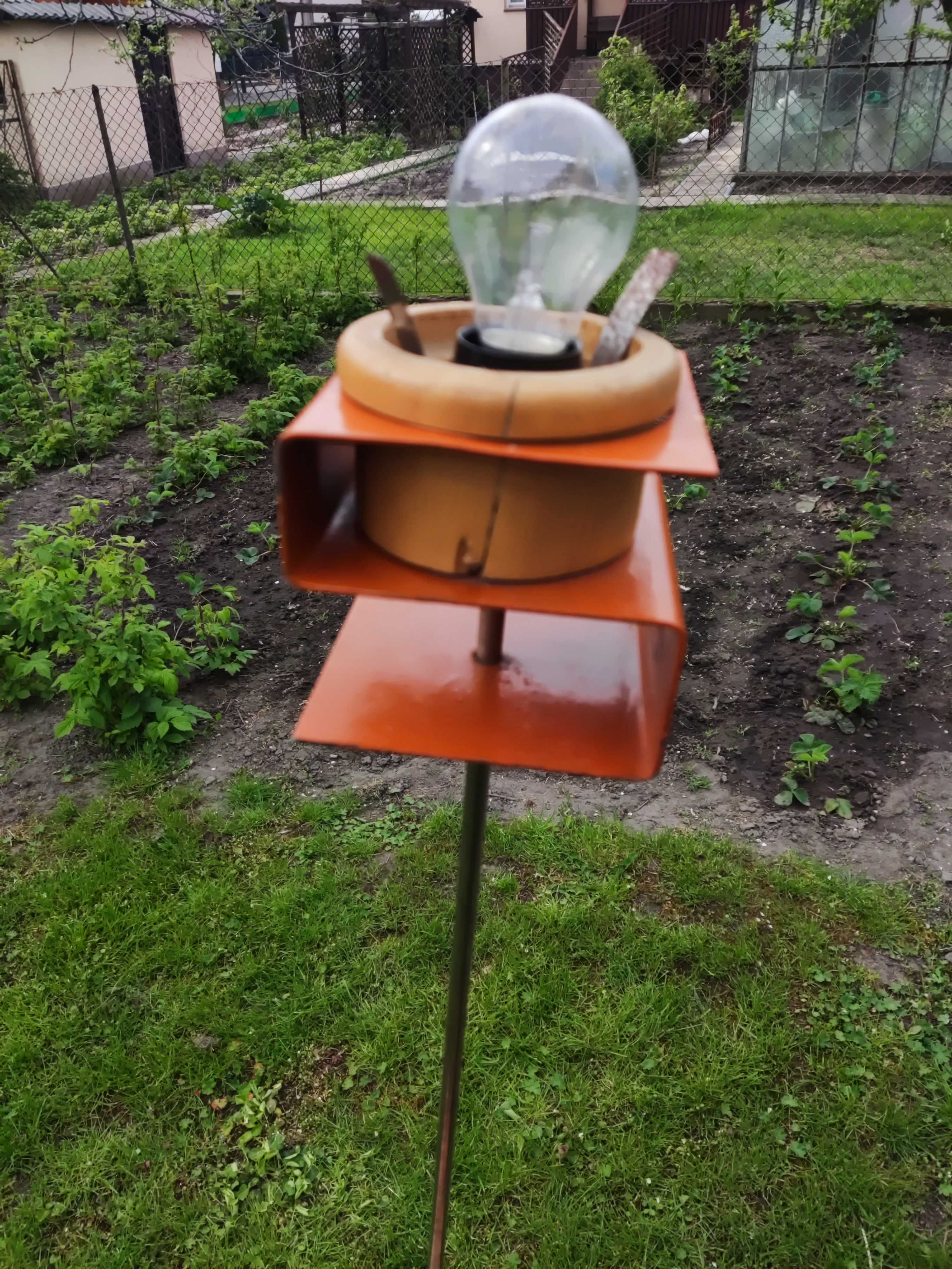 Oryginalna lampa, stolik i gazetnik – PRL – lata 70