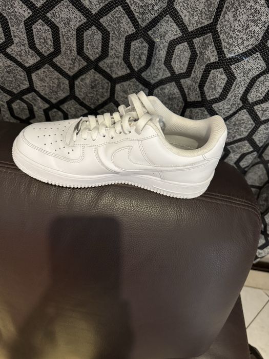 Um par de tenis nike AIR  branco nº 42/5