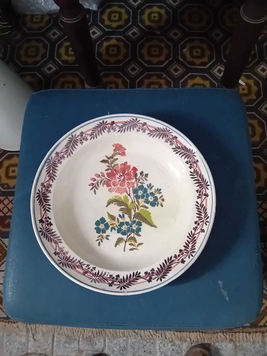 Prato em faiança  antigo