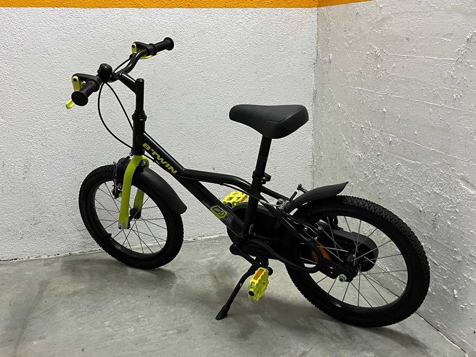 Bicicleta criança preta e amarela roda 16 idade ideal 4 a 6 anos