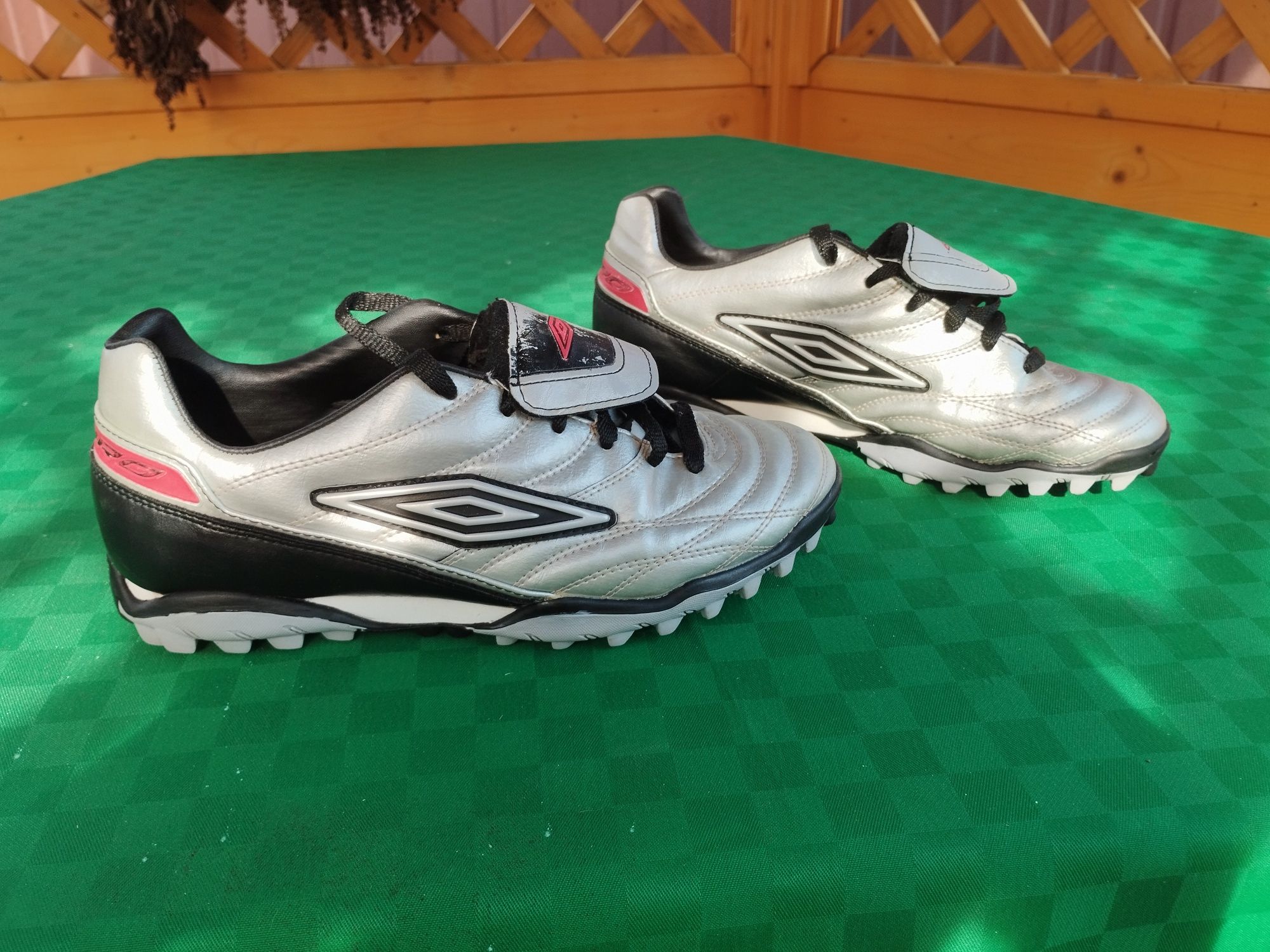 Сороканіжки umbro