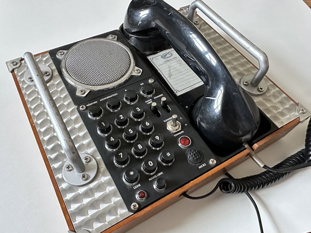 Telefone retro antigo SOSL