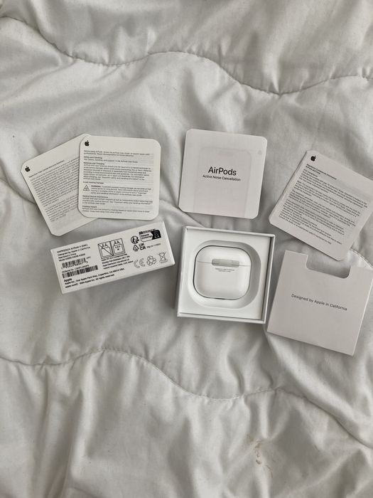 Słuchawki AirPods 4 ANC