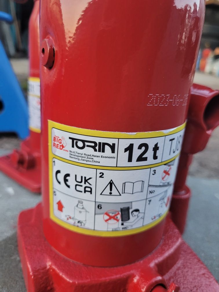 Podnośnik hydrauliczny MAN - 12t, Fabryczny