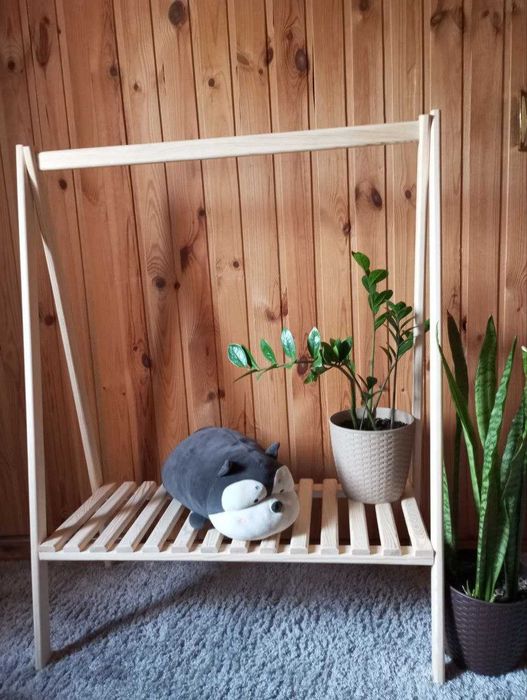 Дерев'яна стійка. Стійка  для одягу. Вішалка для одягу з дерева