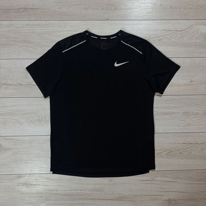 НОВА Чорна Спортивна Футболка Nike Sportswear RUN, Розмір L, оригінал