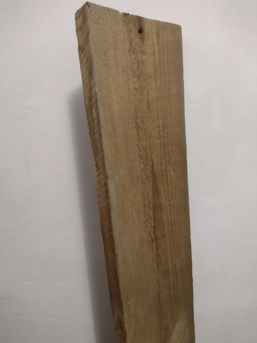 Rustykalna drewniana półka