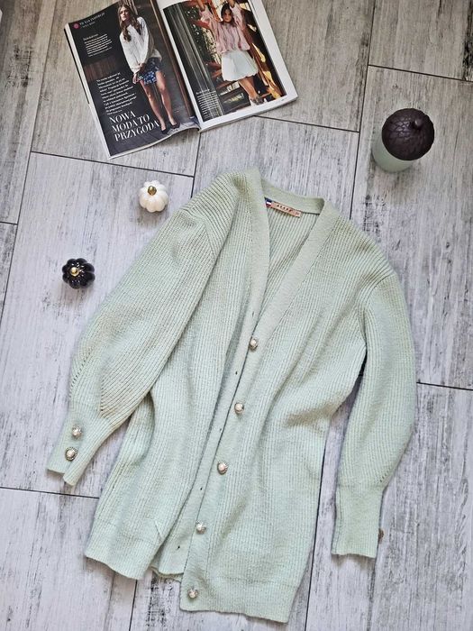 Zielony pistacjowy sweter kardigan z ozdobnymi guzikami jasny narzutka