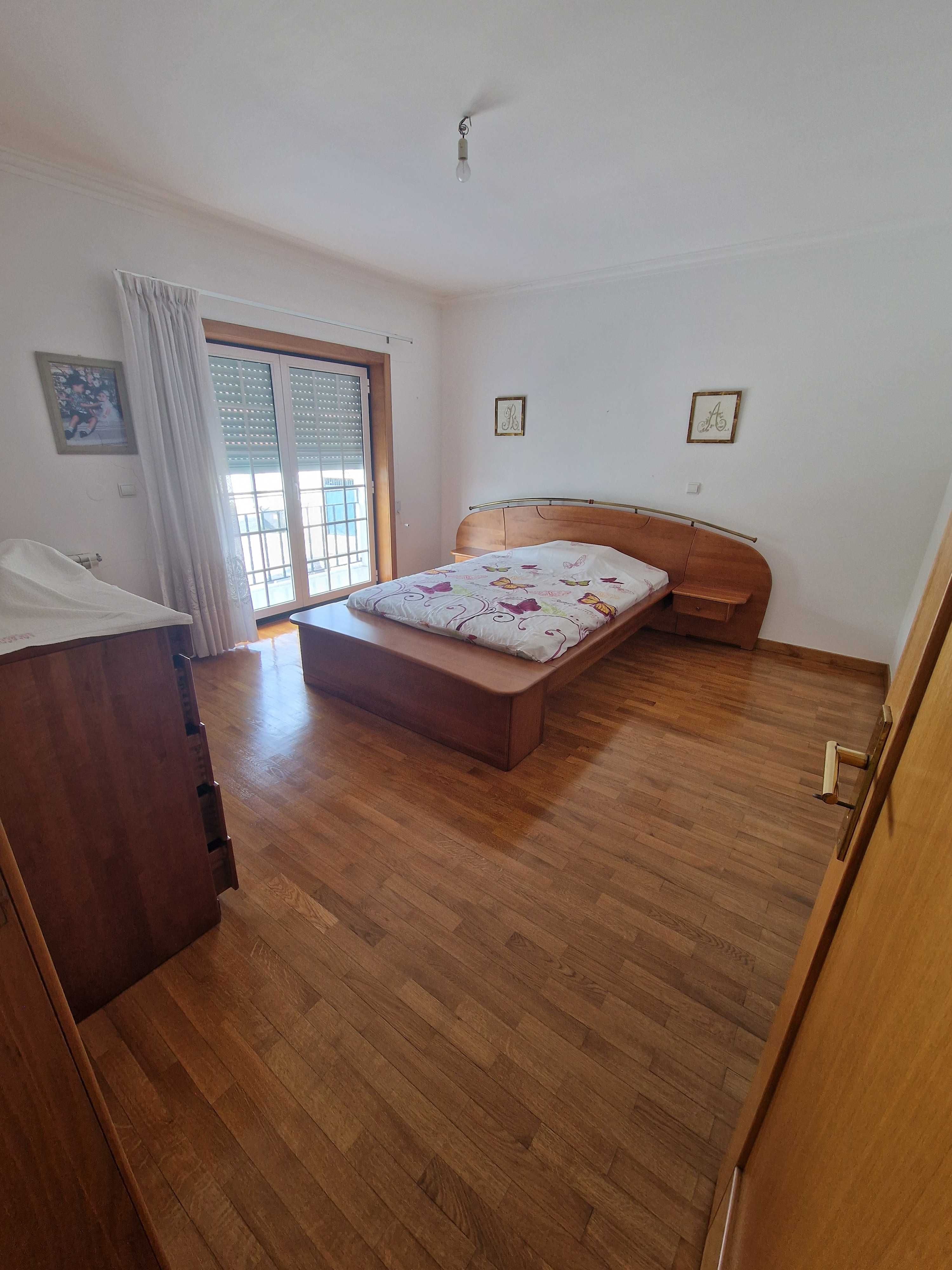 Vende-se casa geminada