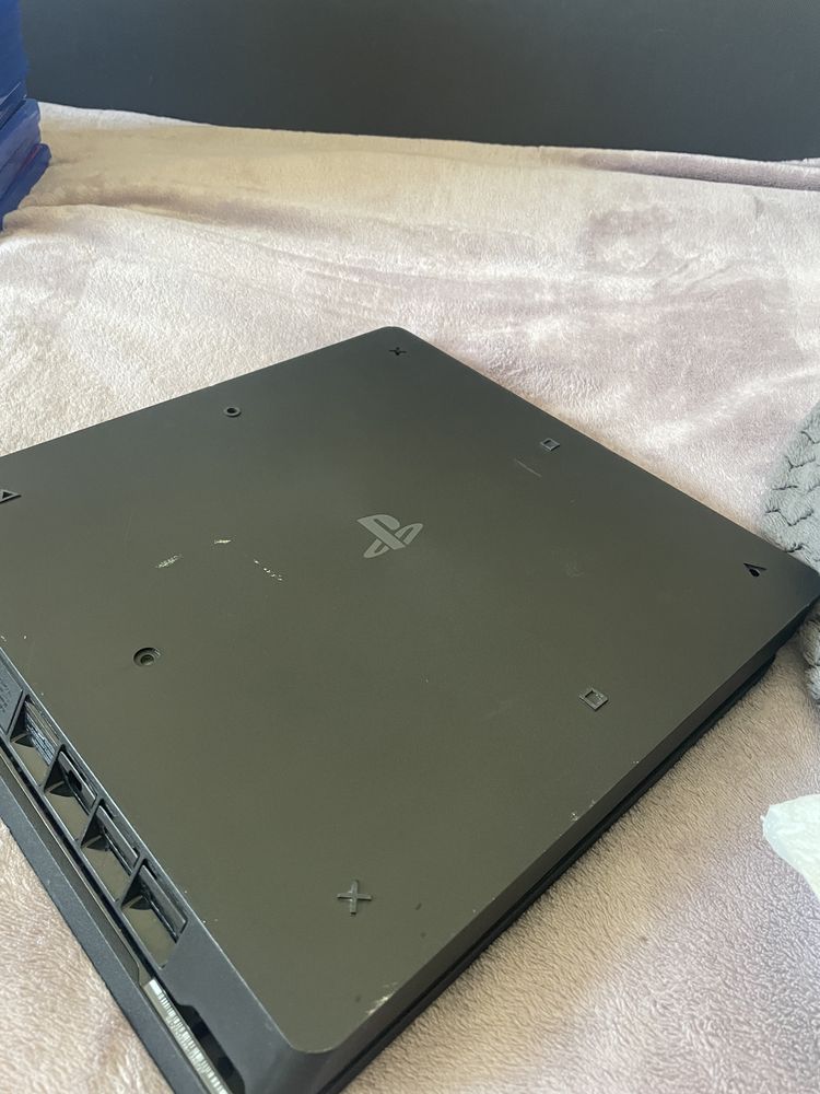 ps4 slim 1tb + 2 pady + gry