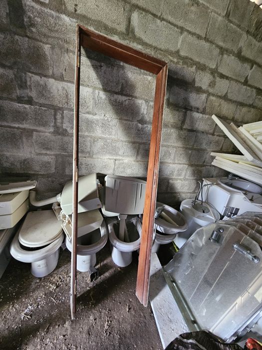Portas em Madeira + Moldura