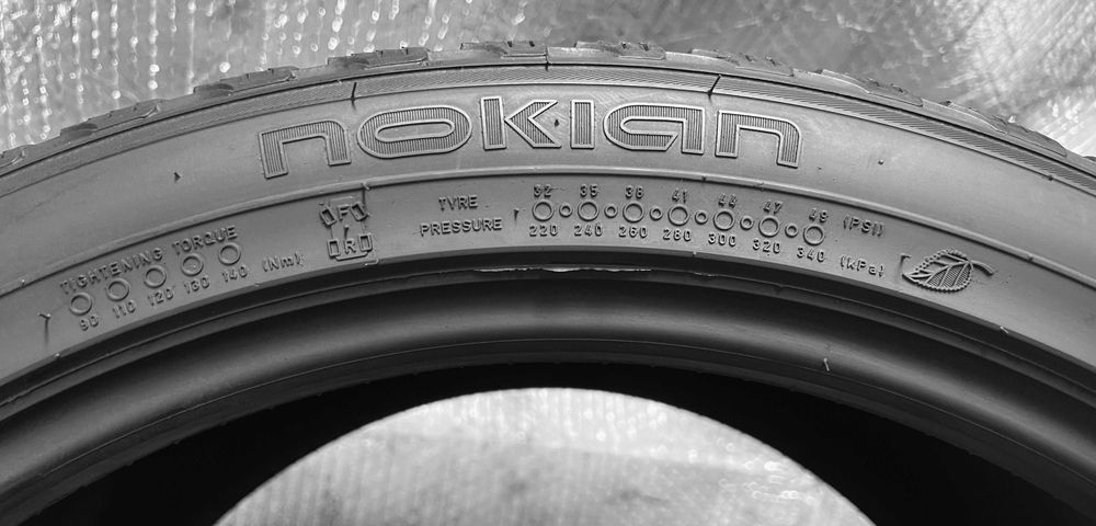 Шини Б/в 295.35.21 пара Nokian