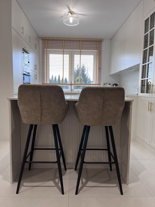 Dwa hokery do kuchni / wyspy