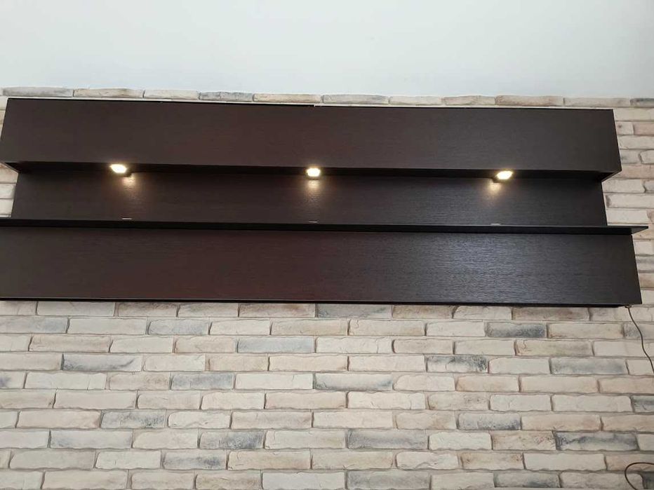 Duża, solidna, wisząca półka/witryna do salonu.