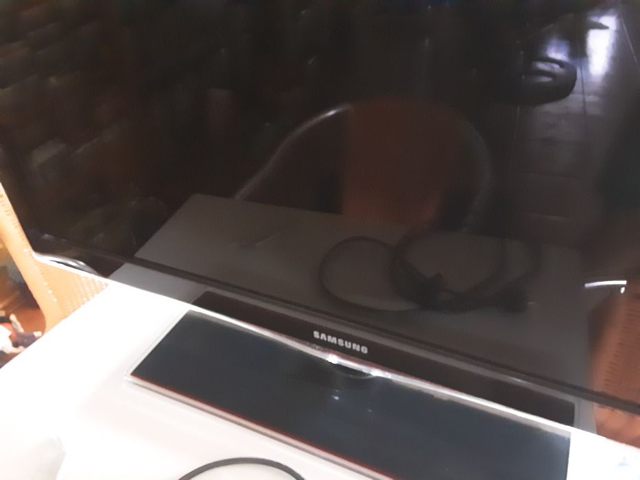 Tv samsung lcd 101 polegadas AVARIADA