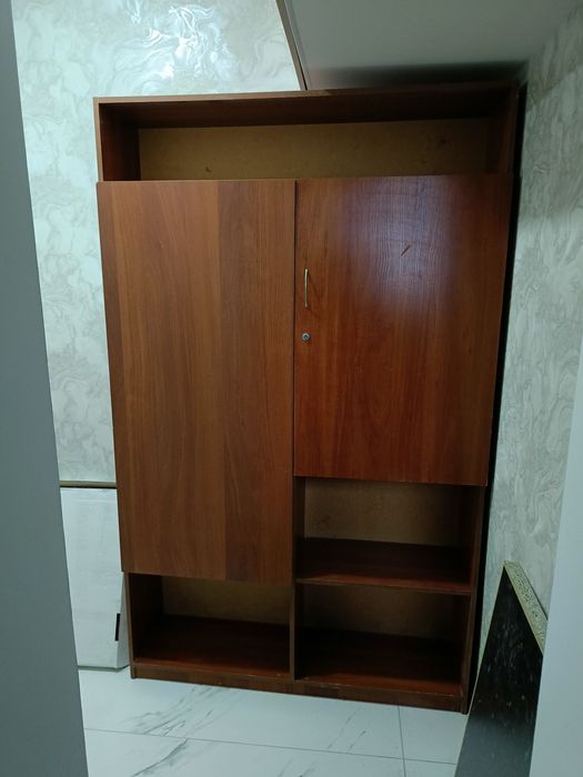 Шафа в кімнату чи офіс
