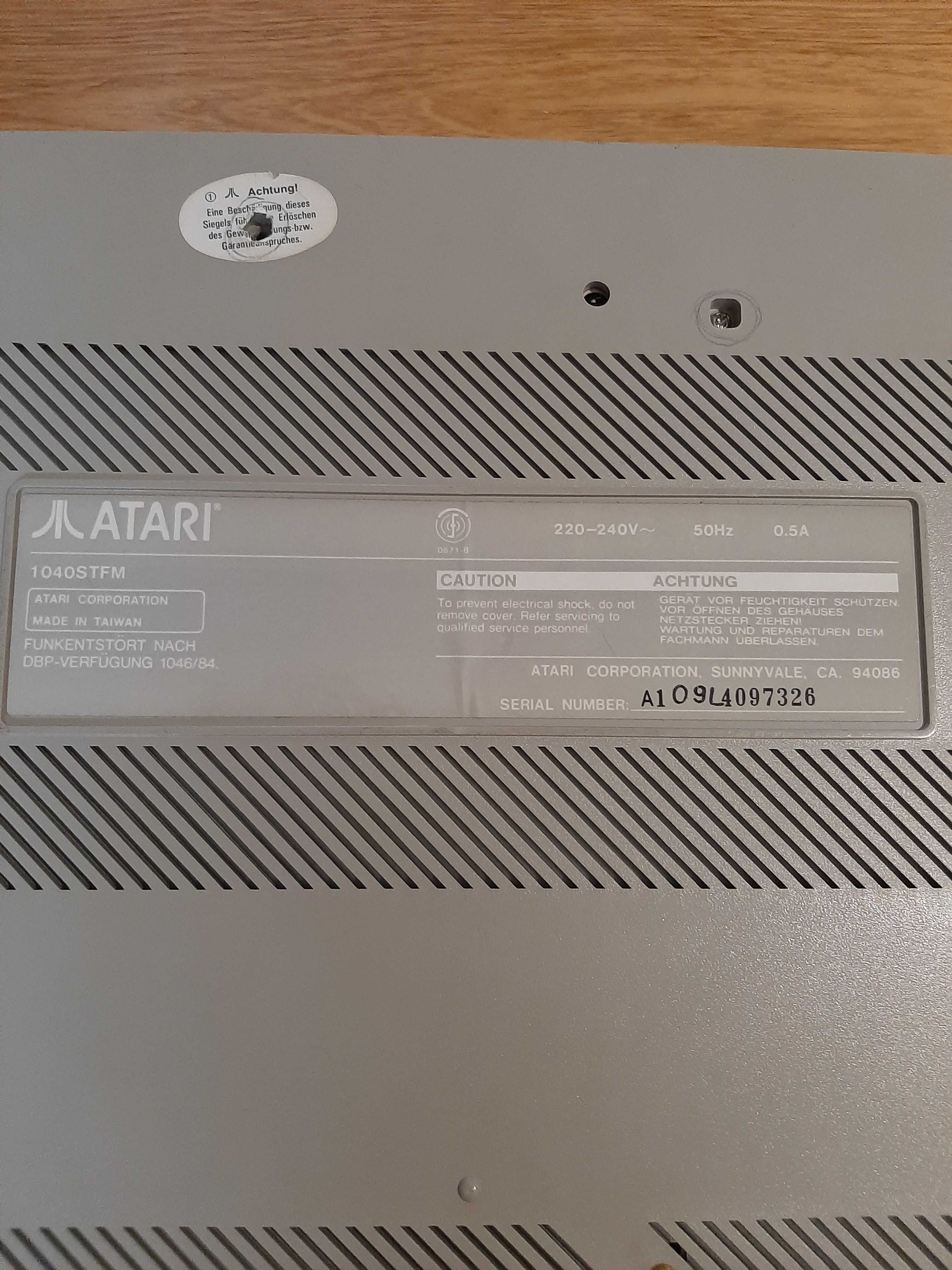 Atari 1040st + SM124 monitor