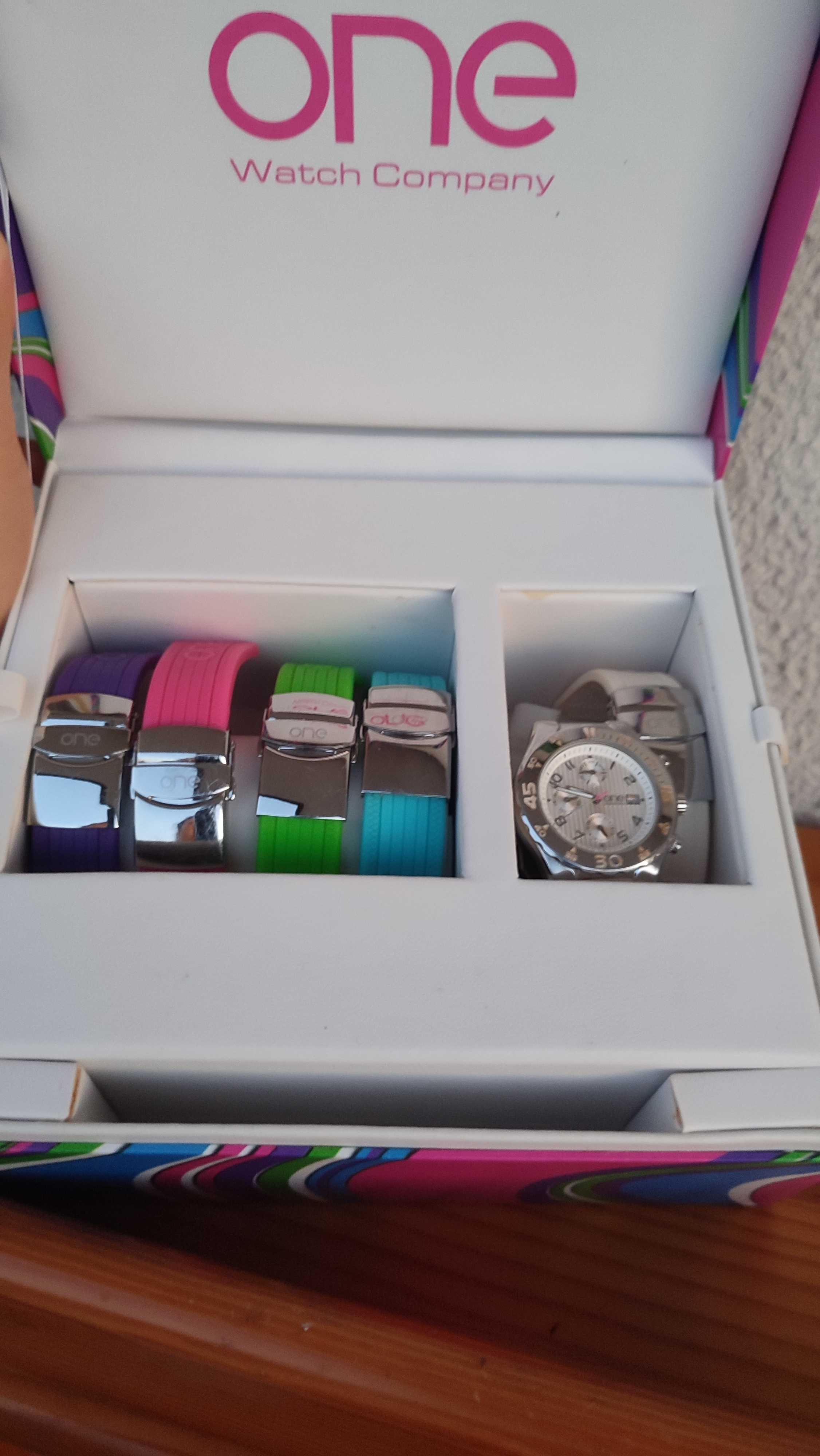 Box relógio One com 6 braceletes