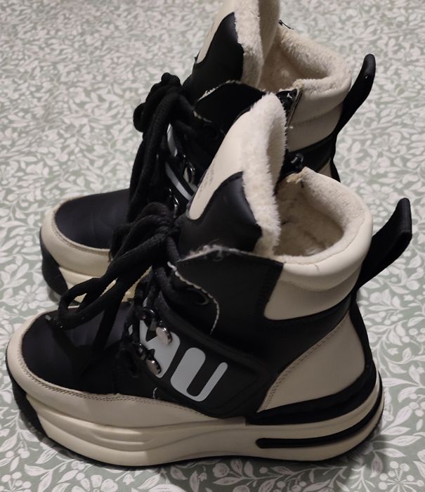 Сапожки дитячі у гарному стані продам