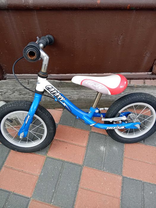 mały rowerek chodzik