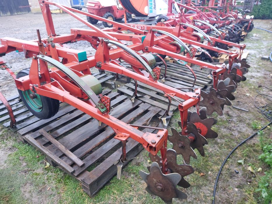 Agregat - bezorkowy- ścierniskowy - KVERNELAND 3,5m vibro 15 łap