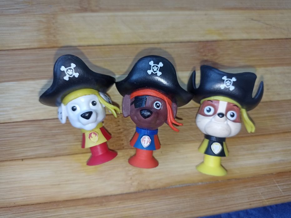 3 figureki z Psiego patrolu psy piraci
