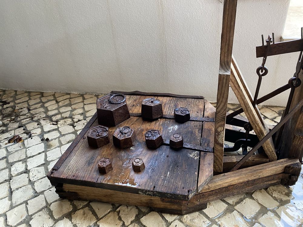 Balança de madeira
