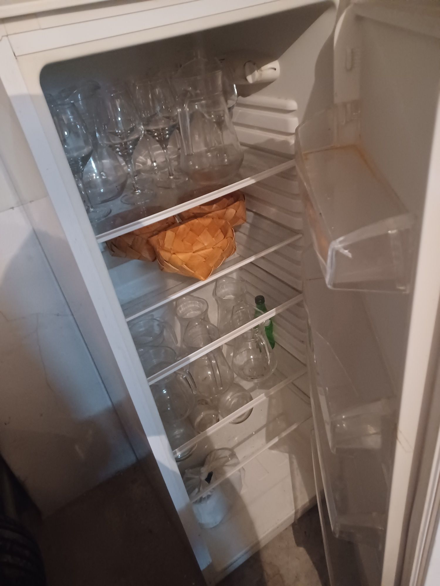 Frigorífico sem congelador.